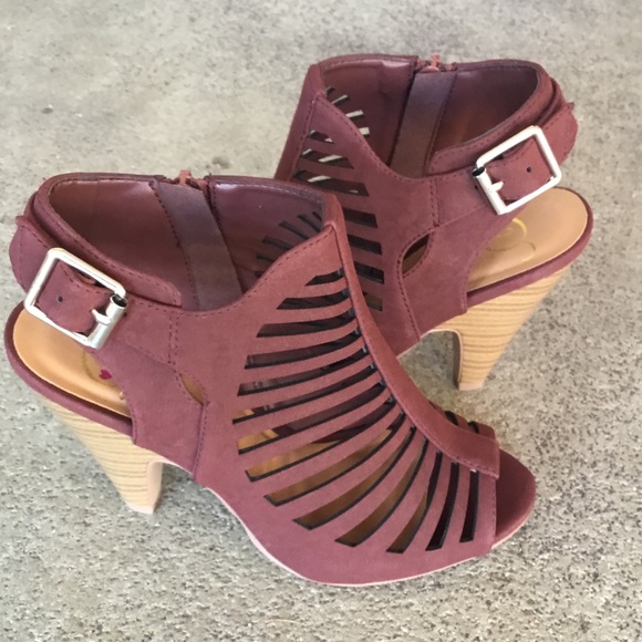 Last 1! Delicious wine peep toe cage buckle HEEL - Picture 3 of 3